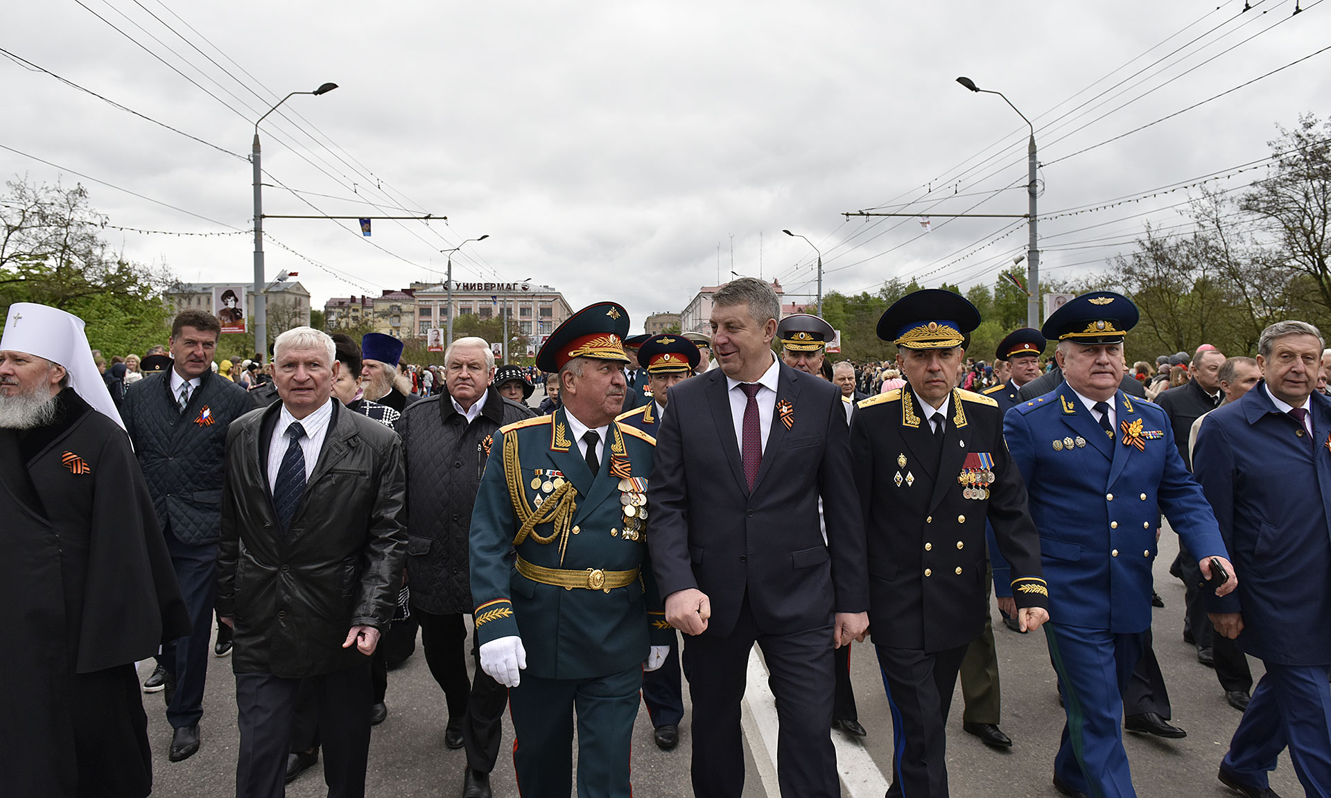 Новости / Торжественное шествие парадных расчетов Брянского гарнизона и  Парад поколений / Правительство Брянской области